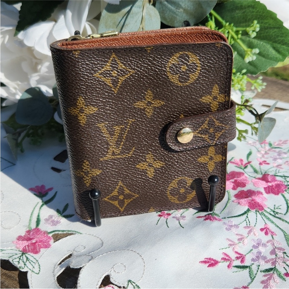 AUTHENTIC Louis Vuitton Monogram Bifold Zippy Wallet